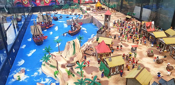 "El último día del pirata Barbanegra” en un diorama de Playmoworld 1 Mercado-del-juguete
