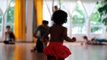Danza-creativa-en-familia-1