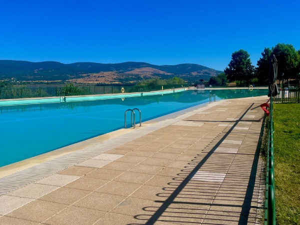 piscina-de-riosequillo piscina-de-riosequillo