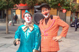 tachuela y corchete buscando gamusinos