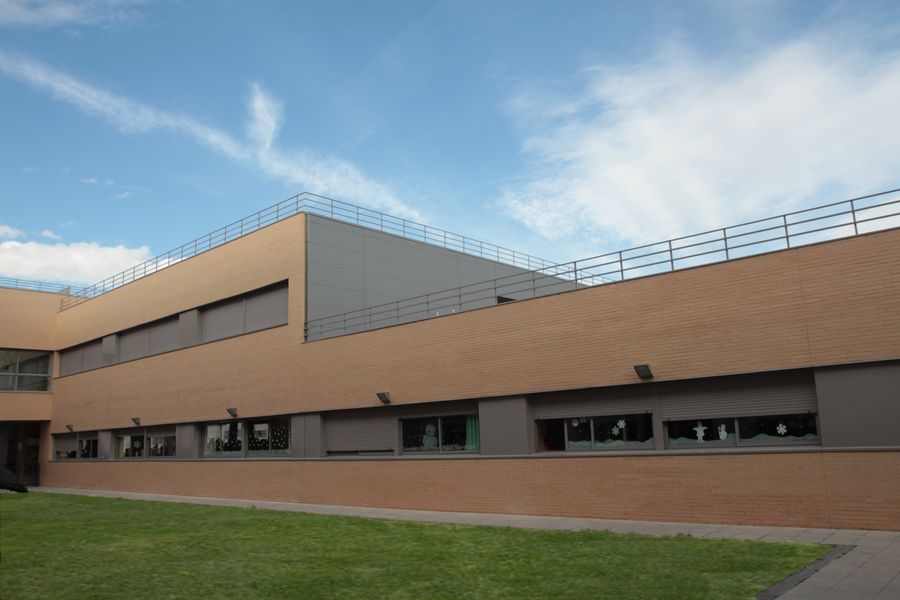 colegio valle del miro patio lateral