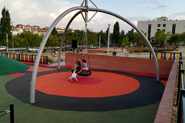 area-infantil-plaza-de-gredos