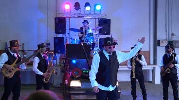 swing-and-show