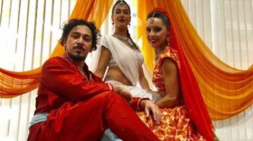 bollywood-essence