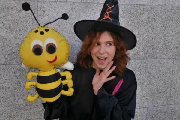 bruja-y-abeja bruja-y-abeja