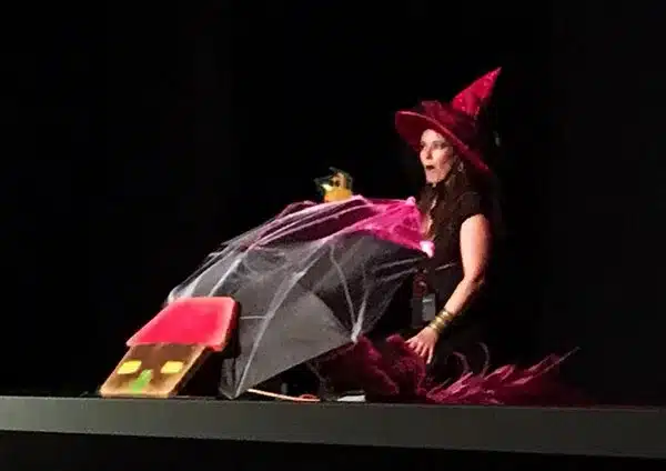 lucinda-la-bruja