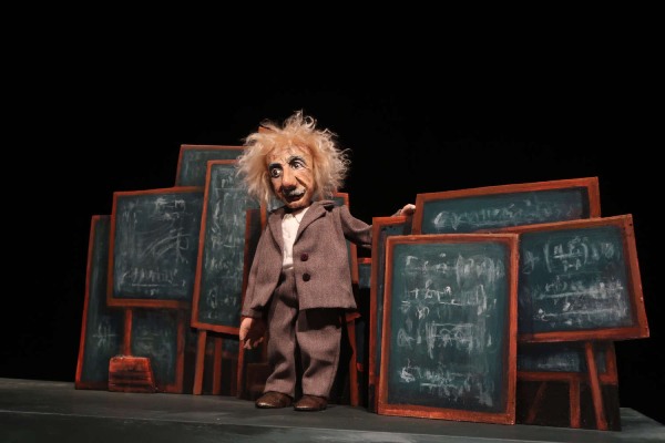 la-pizarra-perdida-de-einstein la-pizarra-perdida-de-einstein