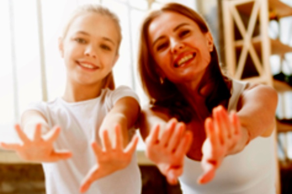 taller-yoga-en-familia taller-yoga-en-familia