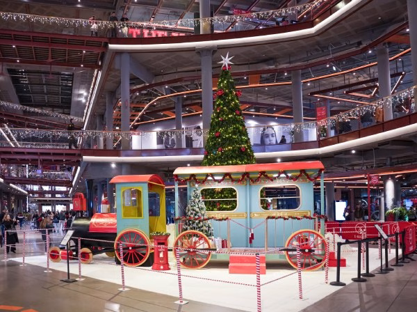 Sube al tren de la Navidad en X-Madrid: Conoce a Papá Noel, a Melchor y patina bajo un show de luces y sonido 2 x-madrid-tren-de-la-navidad