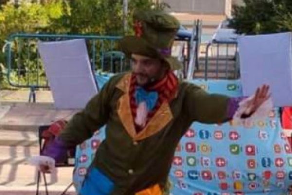 Mi amigo el delfín en la plaza de la Constitución (Puente de Vallecas) 13 mi-amigo-el-delfin