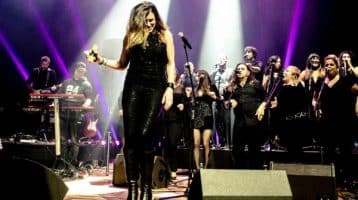 rebeca-rods-black-light-gospel-choir